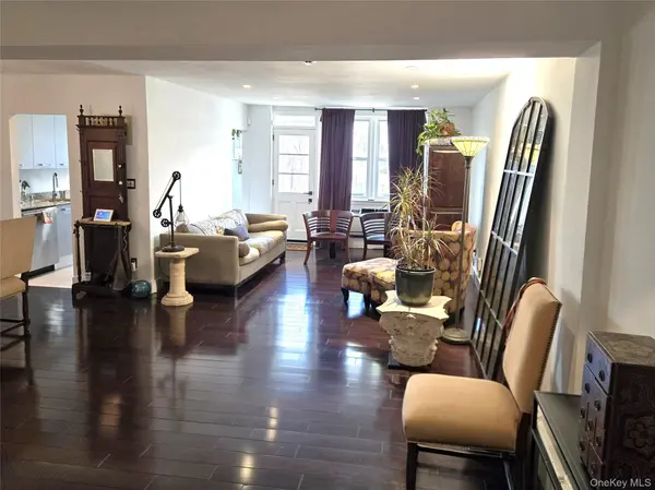 210 E Broadway #1H, Long Beach, NY 11561