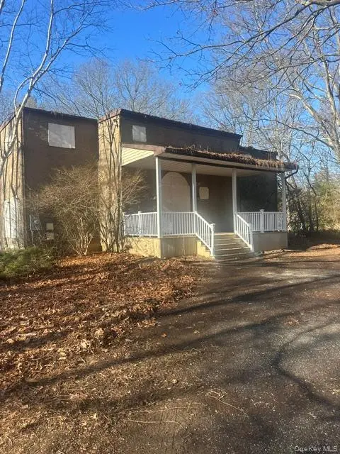 434 Meadow RD, Kings Park, NY 11754