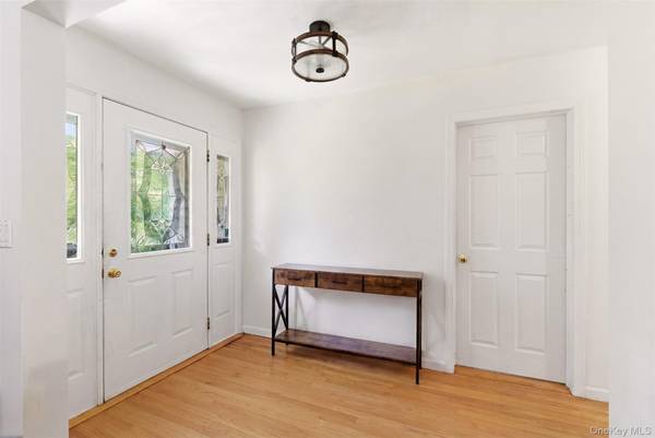 106 Vineyard RD, Huntington, NY 11743