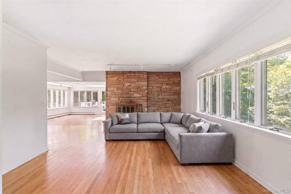 106 Vineyard RD, Huntington, NY 11743
