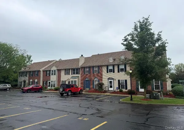 62 Yorkshire TER, Washingtonville, NY 10992