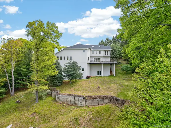 12 Parks Wood DR, Cornwall, NY 12518
