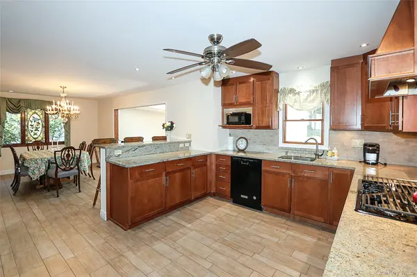 114 Hilldale RD, Albertson, NY 11507
