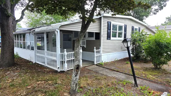 525 Riverleigh AVE #27 Birch, Riverhead, NY 11901