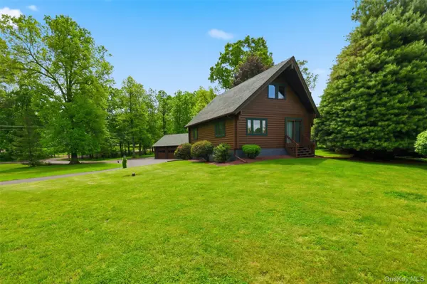 2 Linder DR, New Paltz, NY 12561