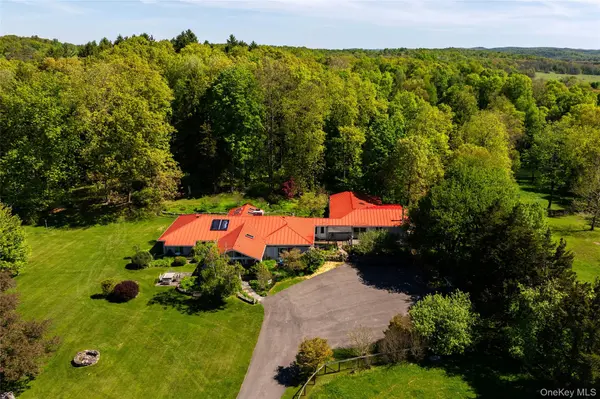 52 Pells RD, Rhinebeck, NY 12572