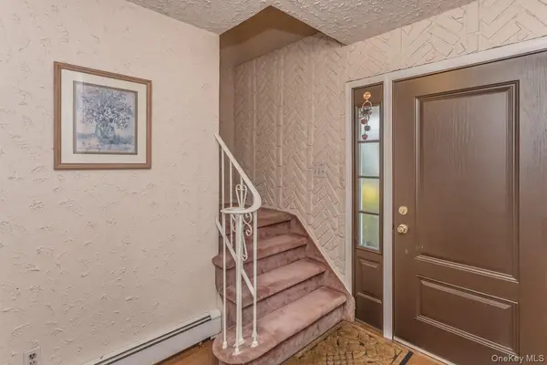 22 Wood ST, Lynbrook, NY 11563
