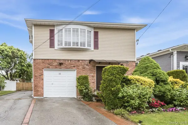 22 Wood ST, Lynbrook, NY 11563