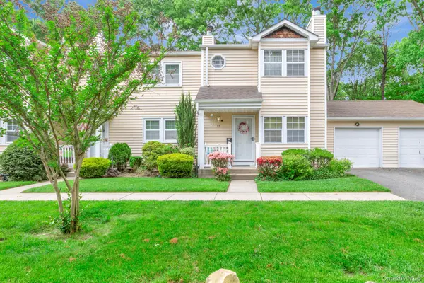 17 Stone Commons, Yaphank, NY 11980