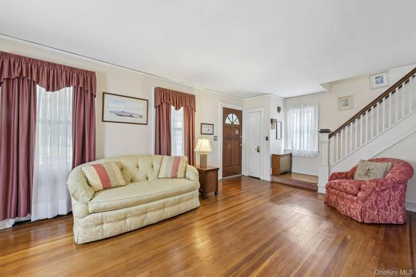 207 N Forest AVE, Rockville Centre, NY 11570