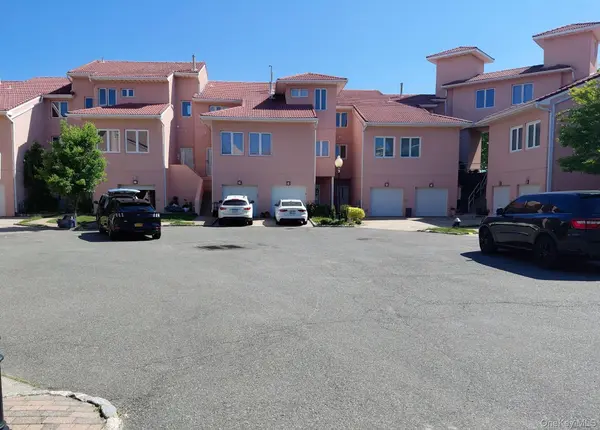 57 Harbour CT, Staten Island, NY 10308