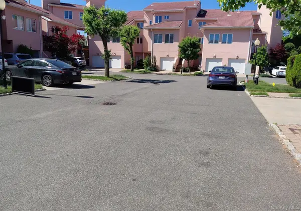 57 Harbour CT, Staten Island, NY 10308