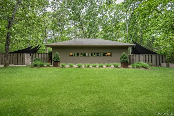 13 Bittersweet AVE, Hampton Bays, NY 11946