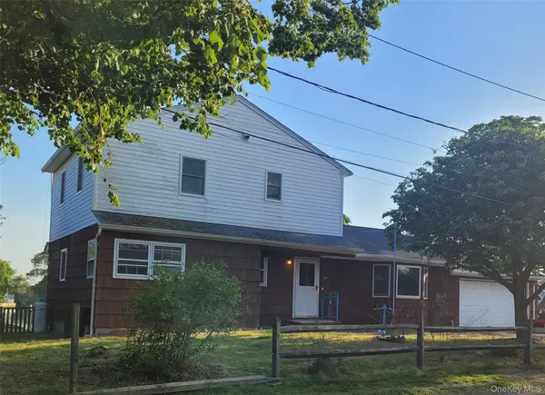 8 Cornell RD, East Patchogue, NY 11772