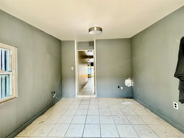 3615 33rd ST, Astoria, NY 11106