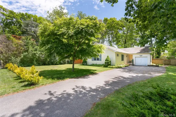 47 Suffolk RD, Hampton Bays, NY 11946