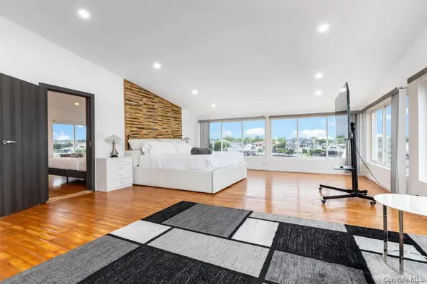 200 Clocks BLVD, Massapequa, NY 11758
