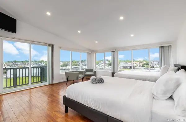 200 Clocks BLVD, Massapequa, NY 11758