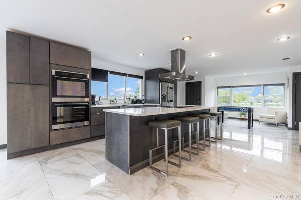 200 Clocks BLVD, Massapequa, NY 11758
