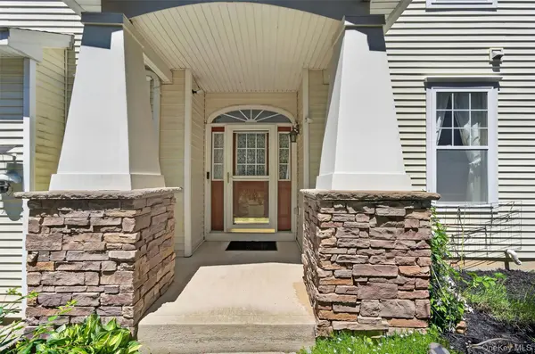 29 Avoncroft LN, Middletown, NY 10940