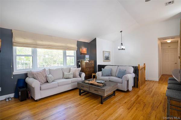 50 Runnymeade DR, East Hampton, NY 11937