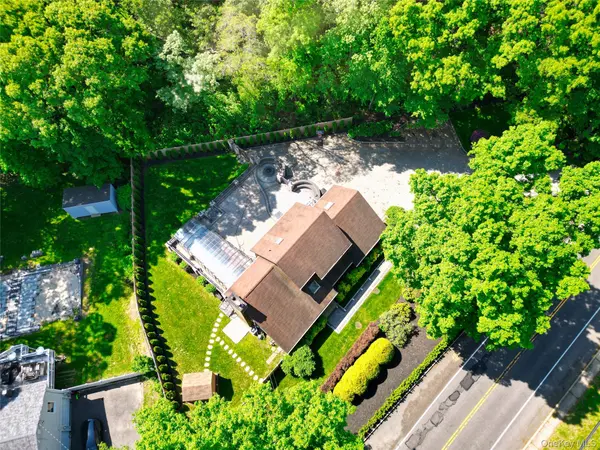 44 Warner RD, Huntington, NY 11743
