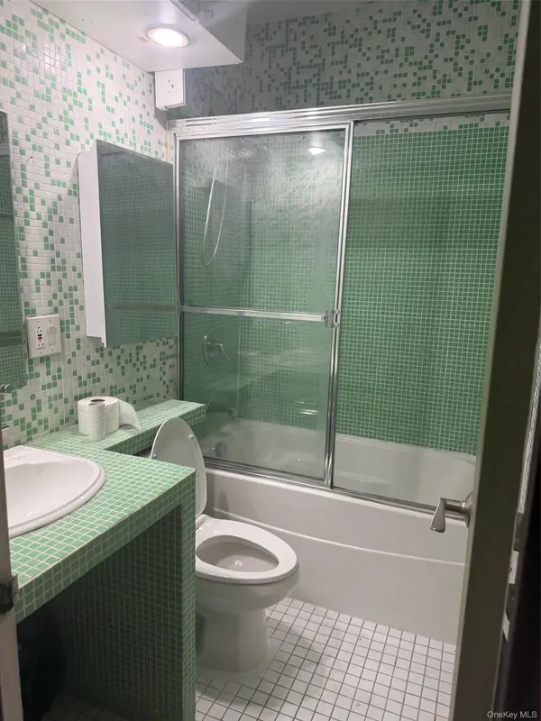 99-32 66 RD #3AA, Rego Park, NY 11374