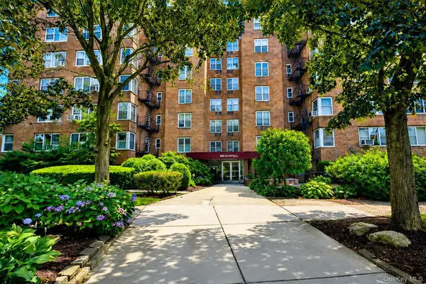 209-25 18th AVE #6D, Bayside, NY 11360