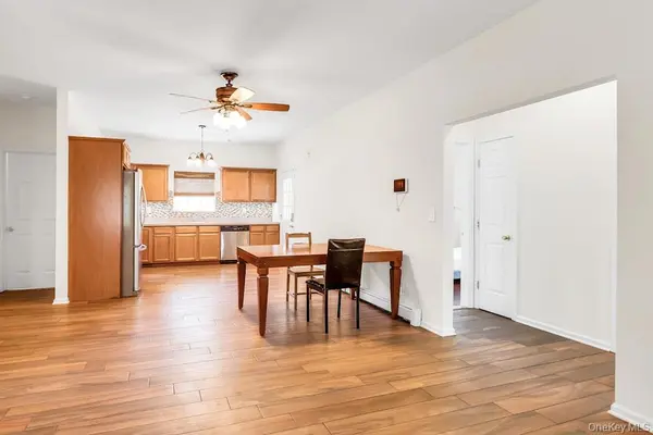 2 Lincoln AVE, Islip Terrace, NY 11752
