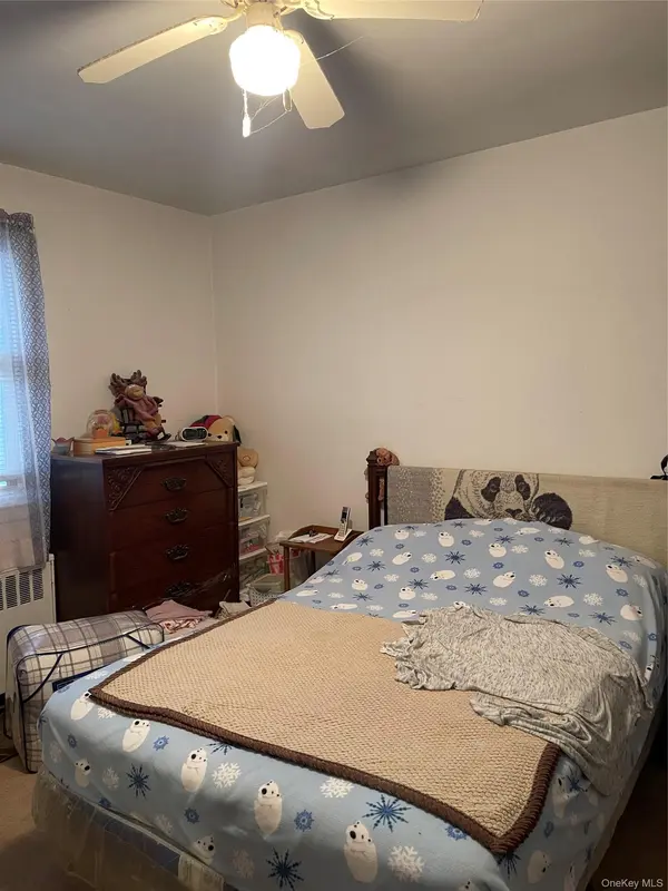 81-14 Langdale ST #249B, New Hyde Park, NY 11040