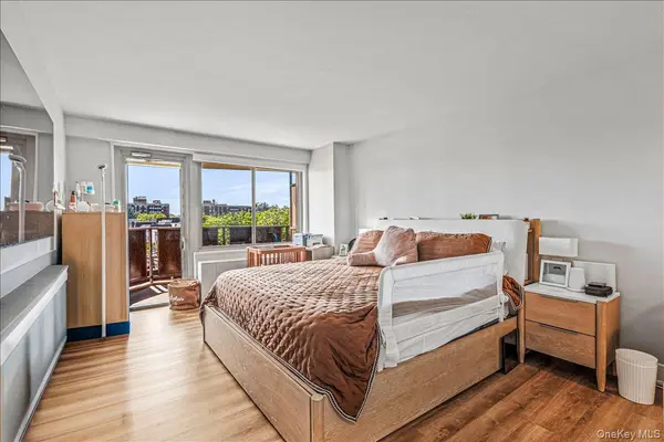 18-15 215th ST #5N, Bayside, NY 11360