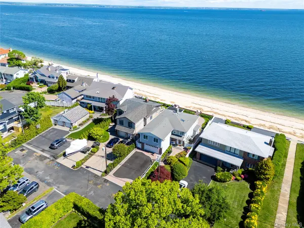 19 Oak Shore DR, Bayville, NY 11709