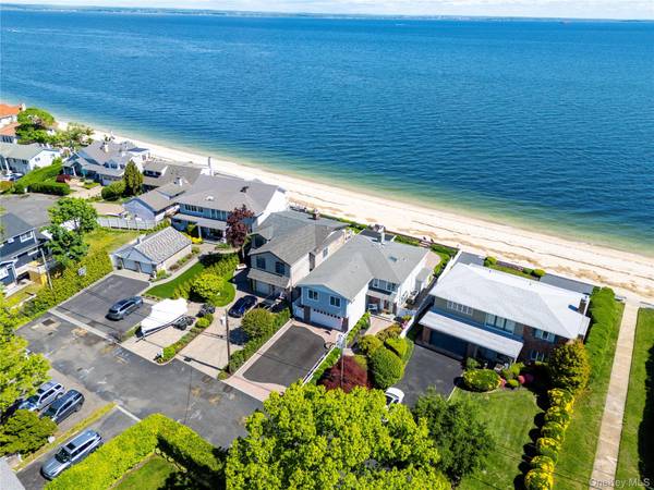 19 Oak Shore DR, Bayville, NY 11709