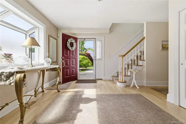 19 Oak Shore DR, Bayville, NY 11709
