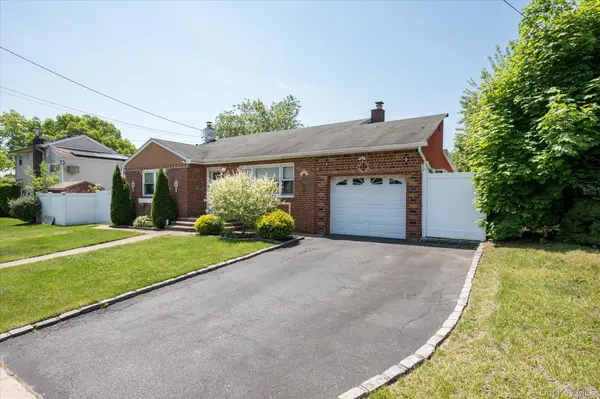 330 Woods RD, North Babylon, NY 11703