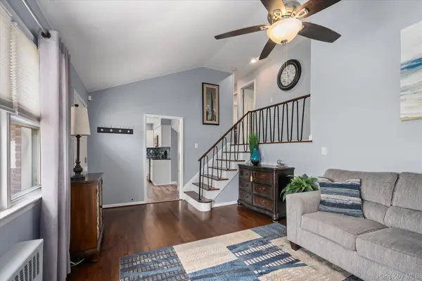 330 Woods RD, North Babylon, NY 11703