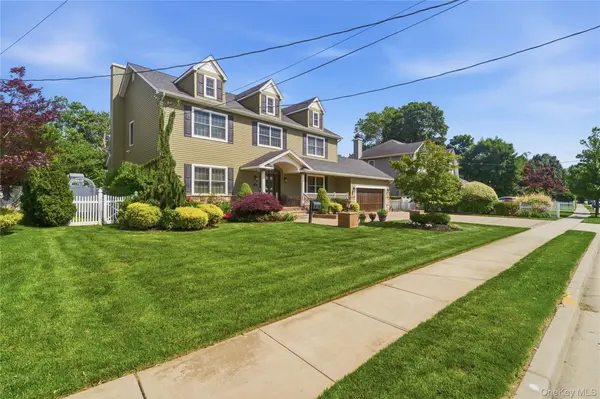 27 Davison PL, Rockville Centre, NY 11570