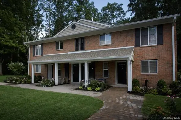 45 Country Club DR #21L, Coram, NY 11727