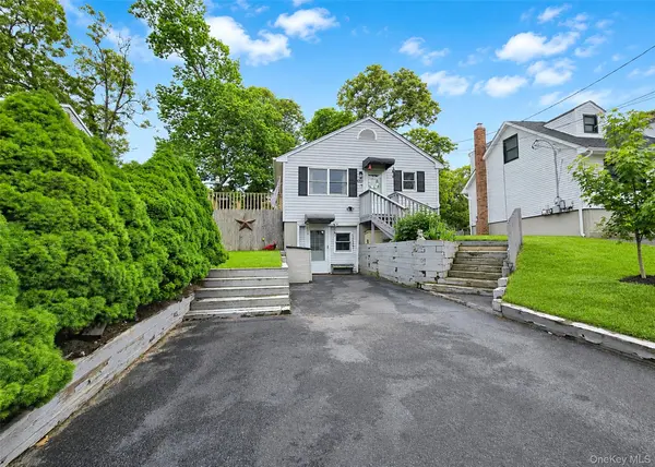 228 Hampton AVE, Mastic, NY 11950