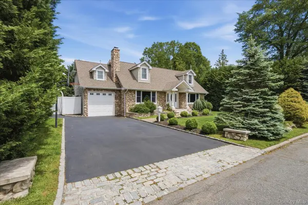 19 Gruber DR, Glen Cove, NY 11542