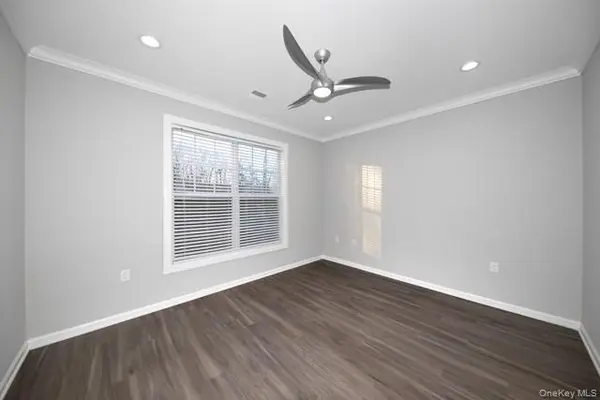 1 Charles Pond DR #9-925, Coram, NY 11727