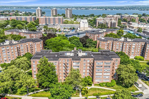 18-65 211th ST #3K, Bayside, NY 11360