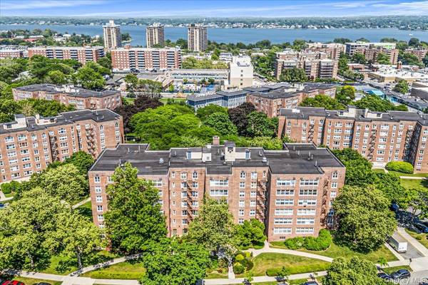 18-65 211th ST #3K, Bayside, NY 11360