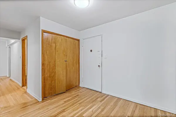 18-65 211th ST #3K, Bayside, NY 11360