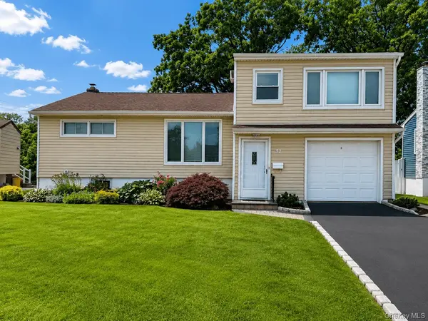 32 Elderberry LN, Valley Stream, NY 11581