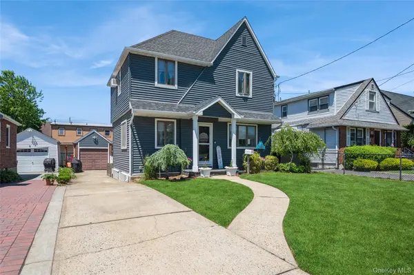 24 Commonwealth ST, Franklin Square, NY 11010