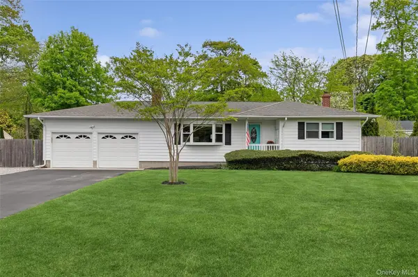 89 Woodlawn AVE, East Moriches, NY 11940