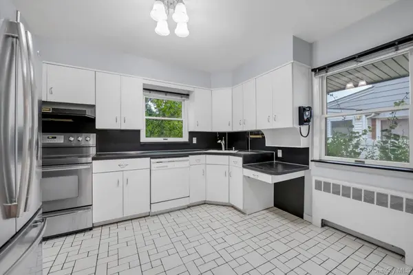 46 Patton BLVD, New Hyde Park, NY 11040
