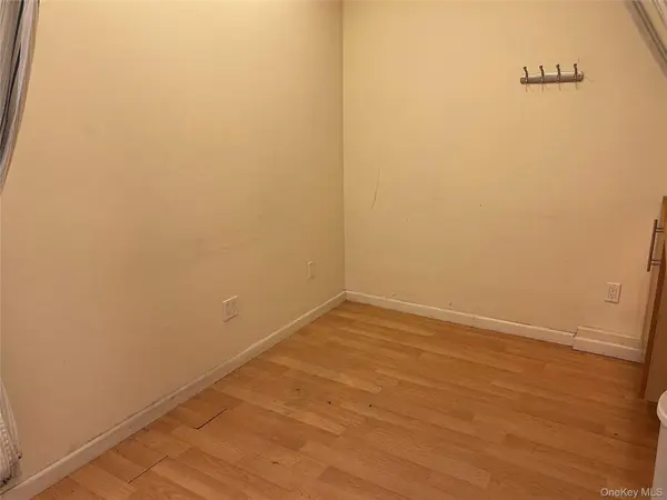 78-23 Metropolitan AVE, Middle Village, NY 11379