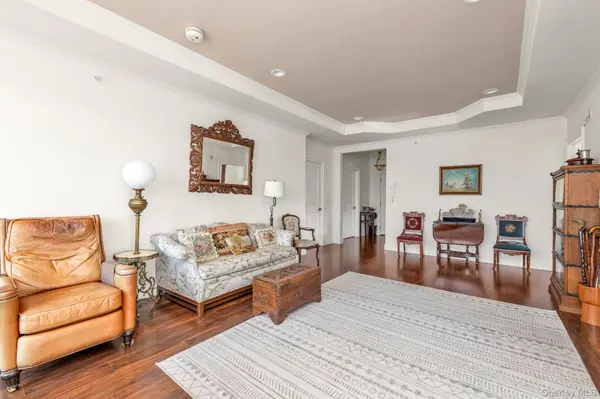 236 Roosevelt WAY, Westbury, NY 11590